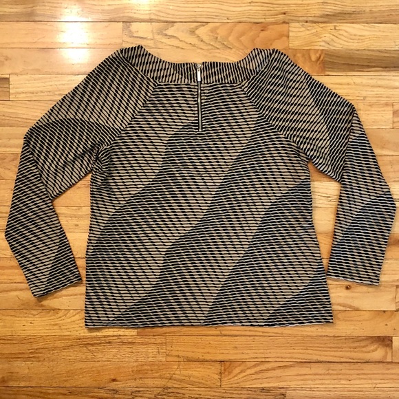 Dana Buchman tan & black long sleeve patterned top, large - Picture 5 of 7